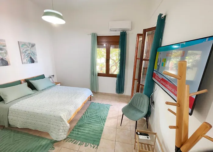 Naos-Sea Front Vacation Rental By Chania Center